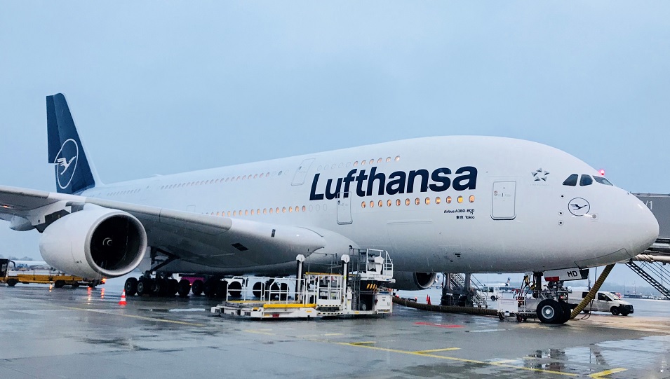 Lufthansa A380 arrives in new color scheme